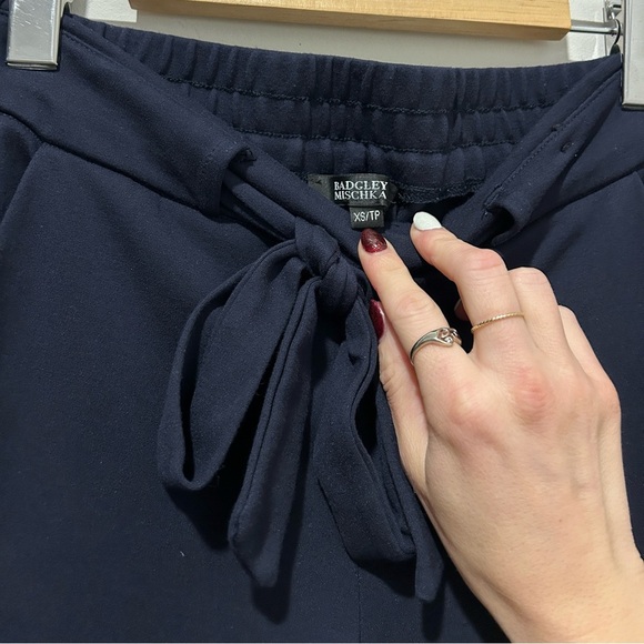 BADGLEY MISCHKA ~ dark navy tie front pants ~ size XS - Picture 4 of 9